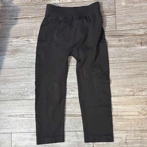 Nikibiki Women's seamless Capri leggings (one size)